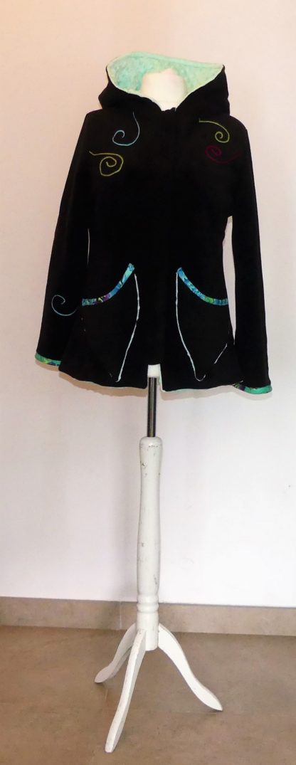 Veste princesse lutin en polaire noire et vert d'eau T42 – Image 3