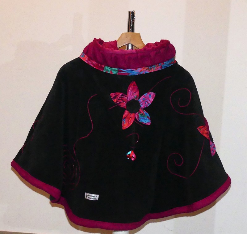 Cape fille en polaire anthracite et minky pulpe