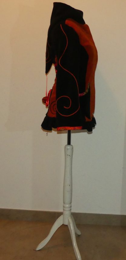 Veste princesse lutin avec lacets et volant, noir et grenade T40/42 – Image 4