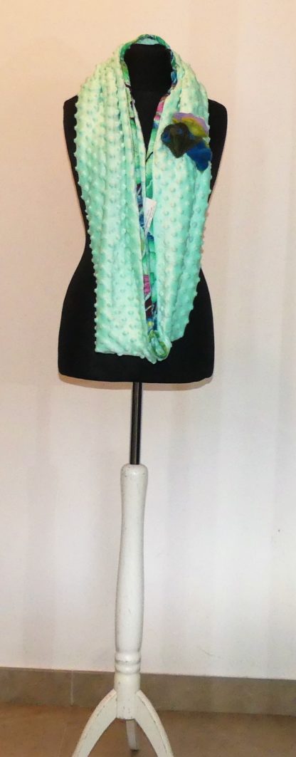 Echarpe double tour en minky vert d'eau, bleu roi et mousse – Image 3