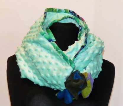 Echarpe double tour en minky vert d'eau, bleu roi et mousse