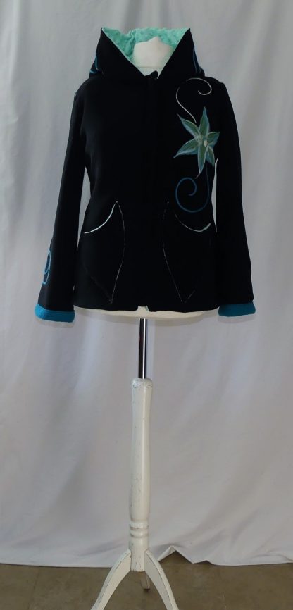 Veste lutin polaire noire et vert d'eau avec fleurs en laine cardé T 42 – Image 2