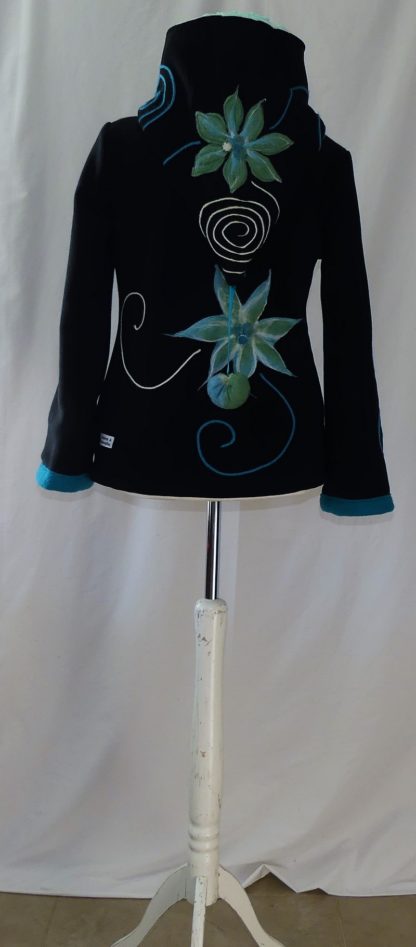 Veste lutin polaire noire et vert d'eau avec fleurs en laine cardé T 42 – Image 6