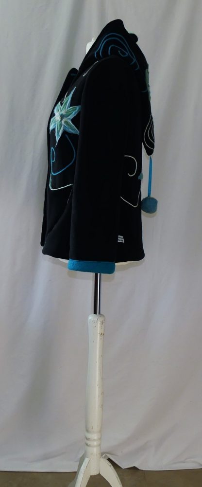 Veste lutin polaire noire et vert d'eau avec fleurs en laine cardé T 42 – Image 9