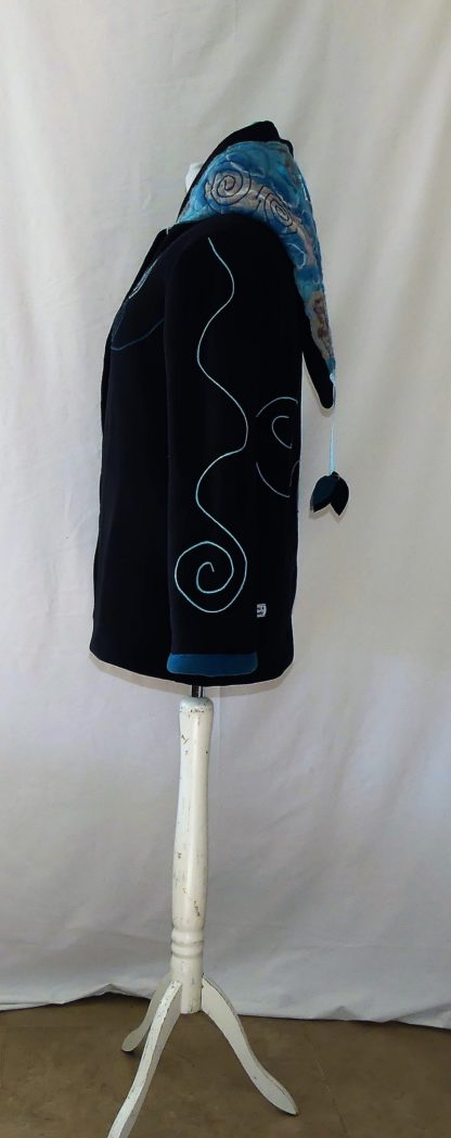 Veste longue en polaire noire et minky turquoise T44 – Image 9