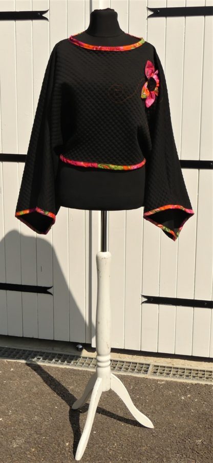 Poncho kimono court en jersey noir et grenade  mi-saison Taille unique – Image 6