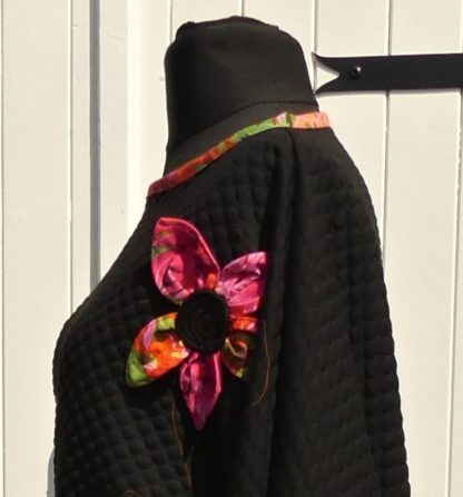 Poncho kimono court en jersey noir et grenade  mi-saison Taille unique – Image 3