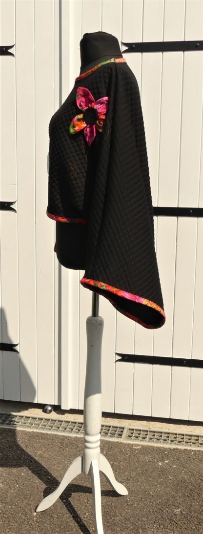 Poncho kimono court en jersey noir et grenade  mi-saison Taille unique – Image 2