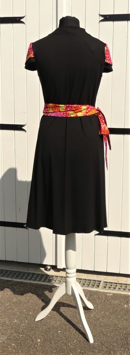 Robe portefeuille en jersey viscose noir et coton rouge et rose T 42 – Image 3