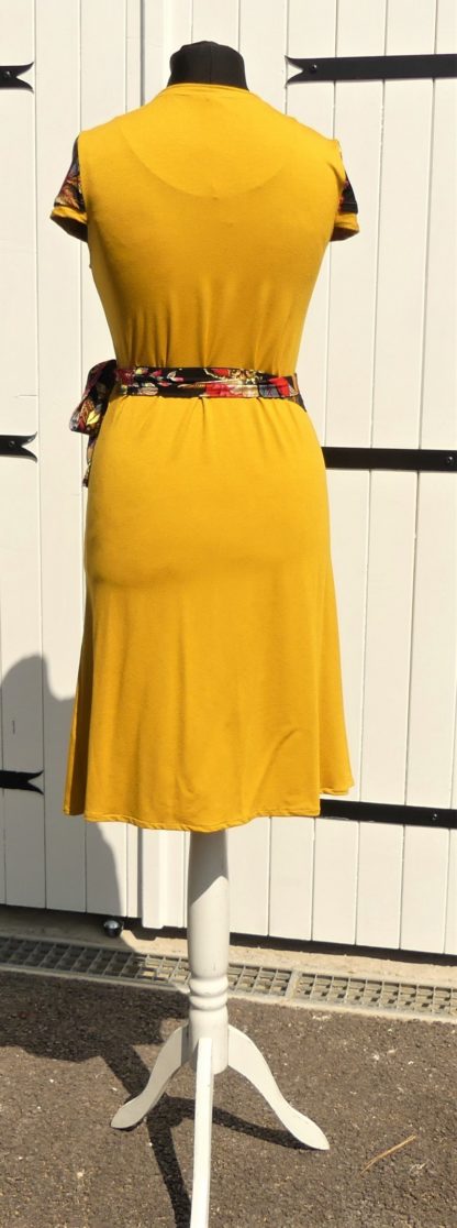 Robe portefeuille en jersey viscose safran noir et rouge en taille 36 – Image 6