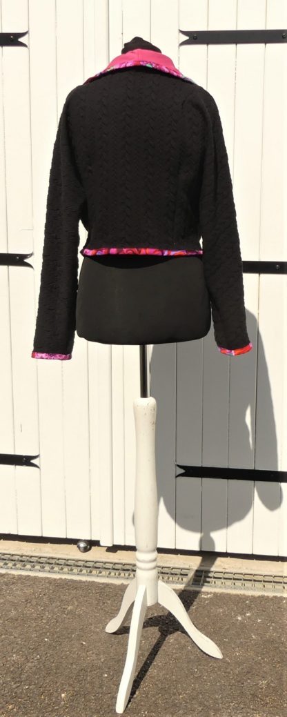 Veste courte en jersey matelassé noir et rose pink taille 40 – Image 6