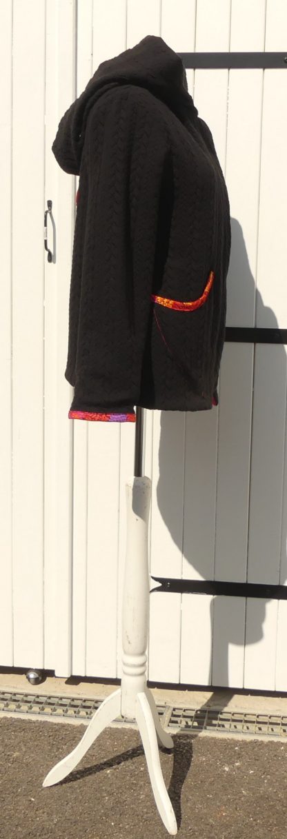 Veste mi-saison à capuche en jersey matelassé noir et rose pink taille 42 – Image 4