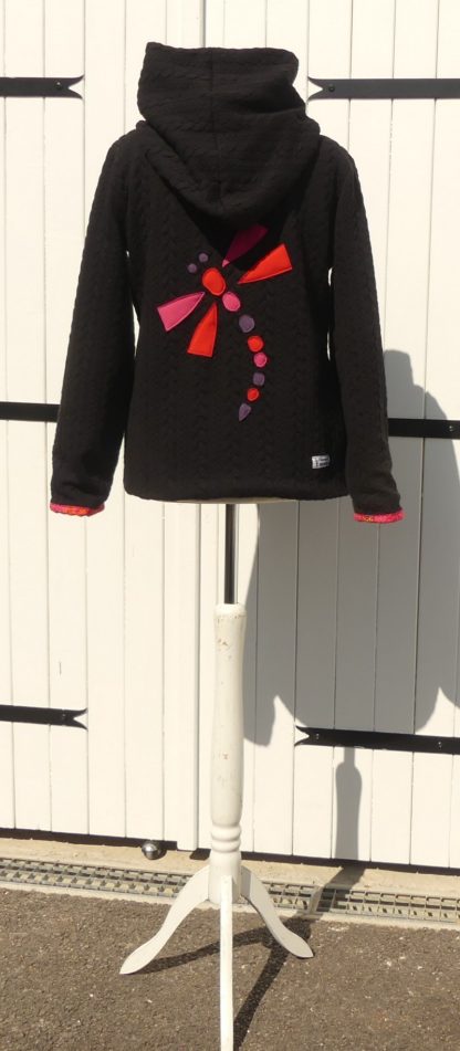Veste mi-saison à capuche en jersey matelassé noir et rose pink taille 42 – Image 2