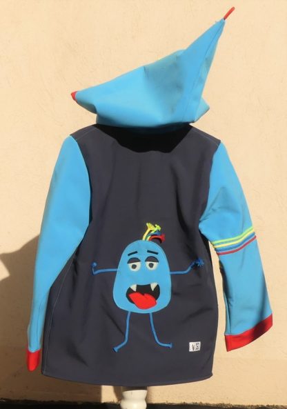 Veste lutin déperlante en softshell bleu fonce et turquoise avec "monstre rigolo"
