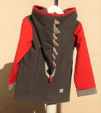Veste lutin déperlante en softshell taupe et rouge avec "le loup" – Image 4
