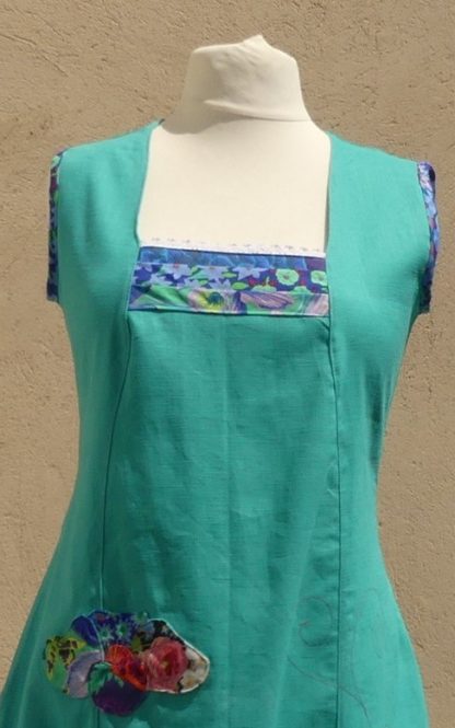 Robe en lin turquoise avec encolure carré taille 42