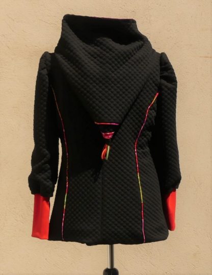 Veste à capuche lutin en jersey matelassé noir et rose pulpe Taille 42