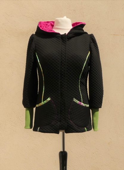 Veste à capuche lutin en jersey matelassé noir et rose pulpe Taille 40