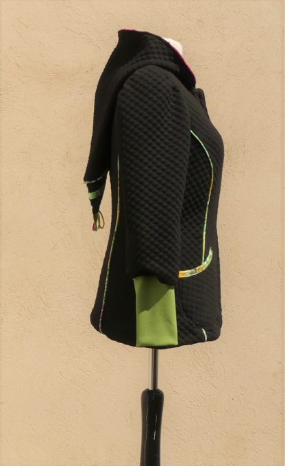 Veste à capuche lutin en jersey matelassé noir et rose pulpe Taille 40 – Image 4