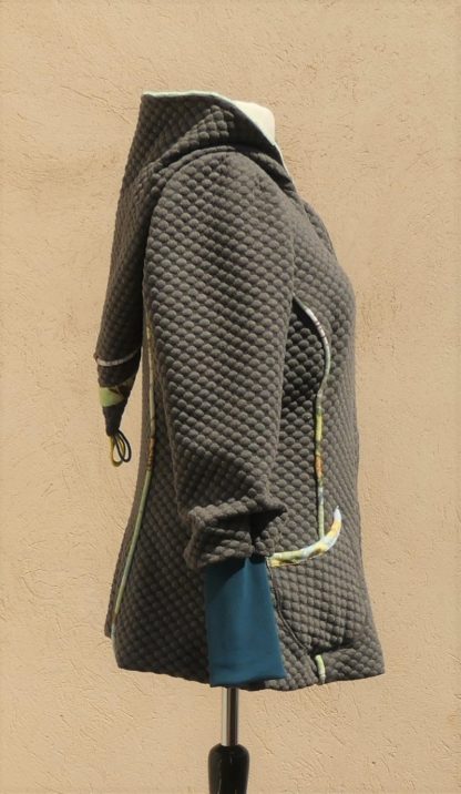 Veste à capuche lutin en jersey matelassé gris moyen et vert d'eau taille 44 – Image 3