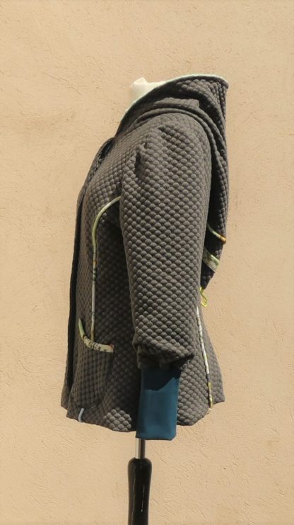 Veste à capuche lutin en jersey matelassé gris moyen et vert d'eau taille 44 – Image 5