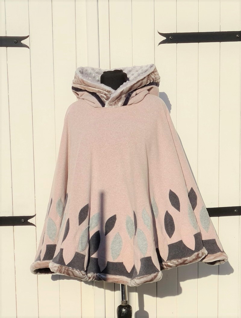 Poncho Lutin En Polaire Velours Beige Rose Et Gris Polaires Et Merveilles Poncho Lutin En Polaire Velours Beige Rose Et Gris Polaires Et Merveilles